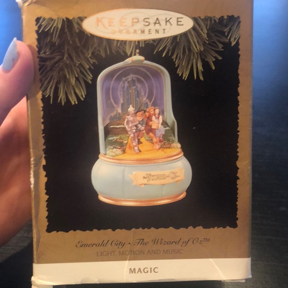 Wizard of Oz Hallmark Vintage Keepsake Ornament - Picture 5 of 7